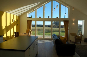 Beautiful, Modern Villa 5 mins walk from the Stunning Bay at Trearddur